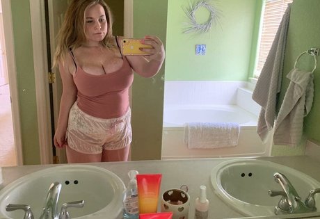 Kyla S porno hübsche galerie