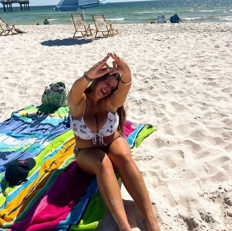 vollbusige rothaarige teen onlyfans erotische nacktheit galerie