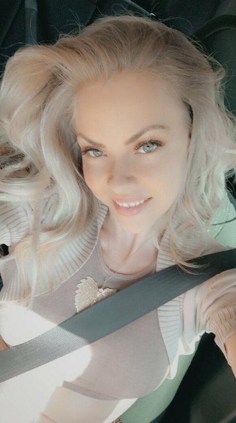 Nina Rei hübsche top galerie