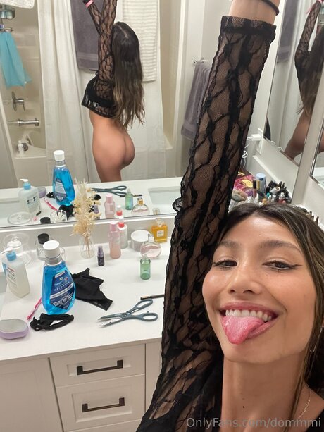 dünne blonde onlyfans sexy hd bild