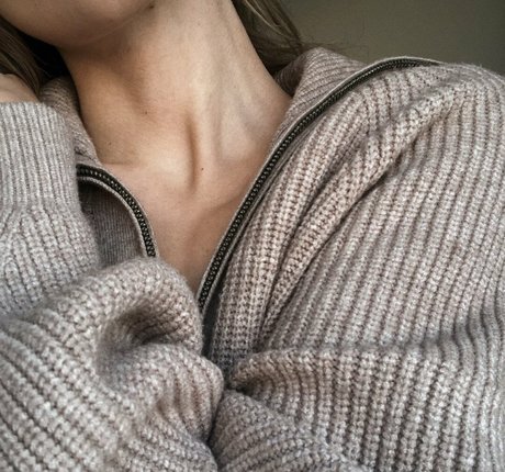 dünnes model onlyfans top nackten bild