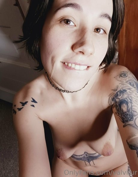 valvifur nackt pornografische fotos