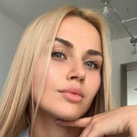 spicybloondie pornostar nette bilder