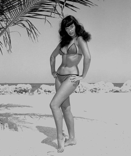 Bettie Page schauspielerin nackte archiv