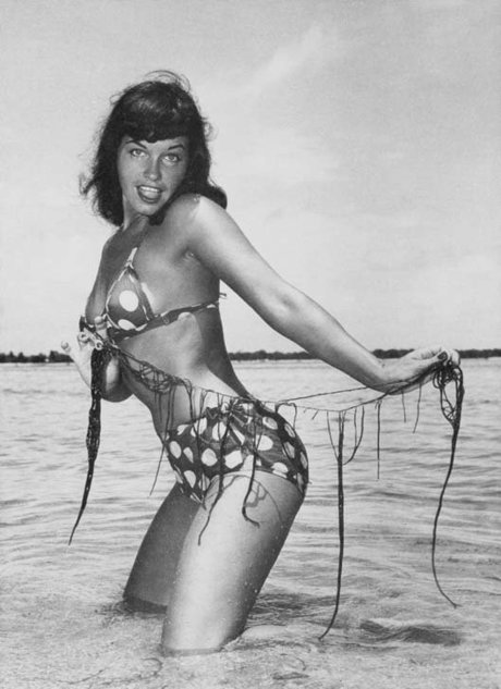 Bettie Page sexy nackte archiv