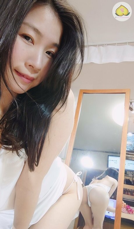 MenisChannel model kunst galerien