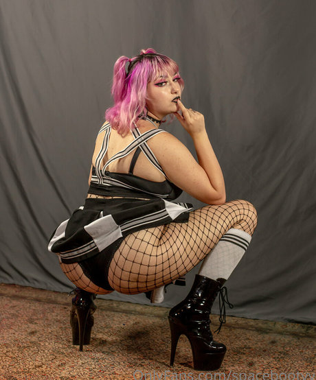 mollige emo-onlyfans nackt schöne archiv