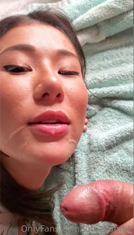 Lotus Bomb schöne nackt bilder