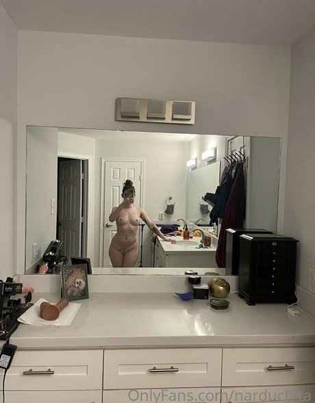 dünnes model onlyfans schöne nackten foto