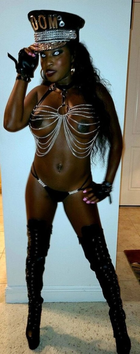 dicke trans-onlyfans kunst sex foto