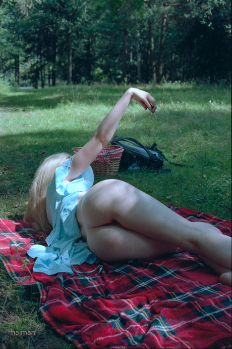 armeemädchen nur fans nackt kunst archiv