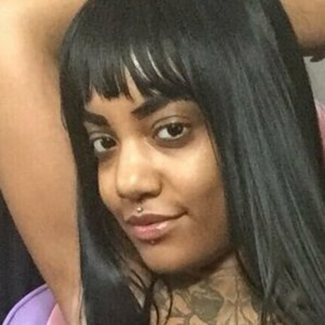 Milky Quartz model nackt galerie