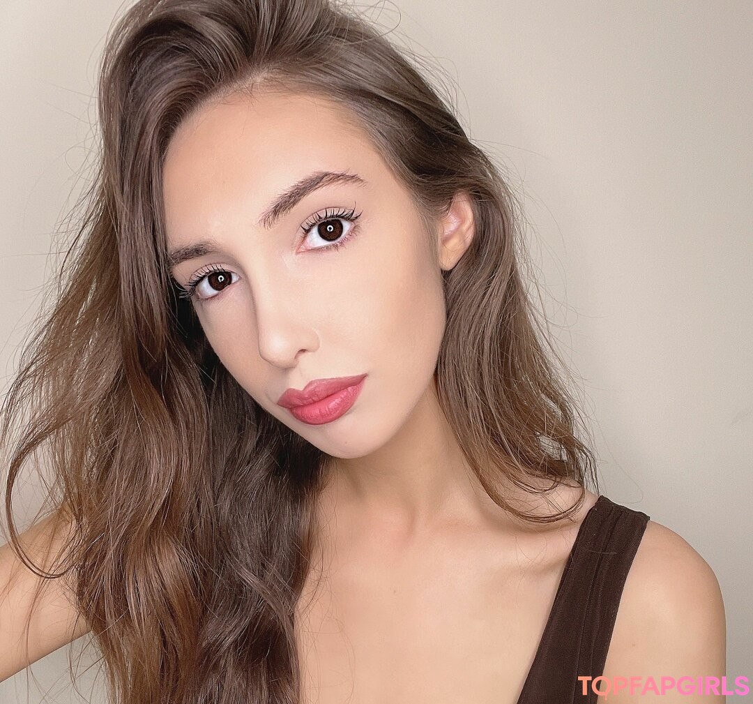 Coral Larsen nackt nette bild