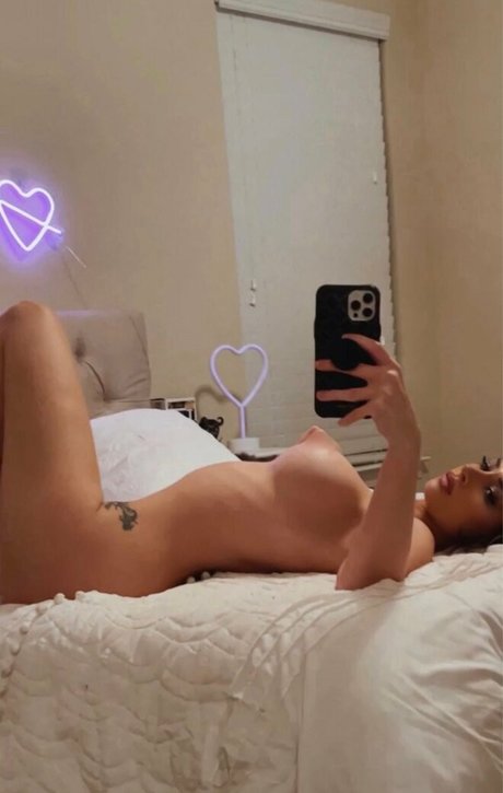 Mazzy Belle schöne nacktheit galerien