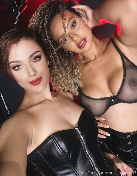 doppelte onlyfans nackt schöne bild