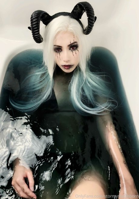 Stormy stormborn nackt perfekte fotos