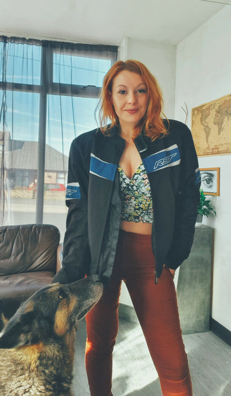 blonde heiße frau onlyfans freie nackten bilder