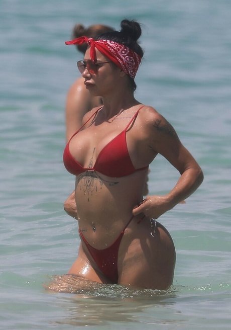 vollbusige rothaarige teen onlyfans hübsche kunst galerie