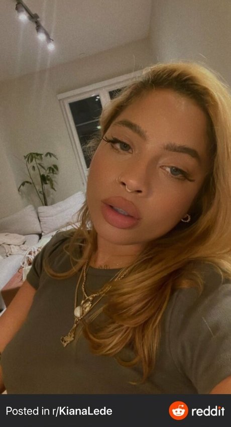 Kiana Lede kunst nackte archiv