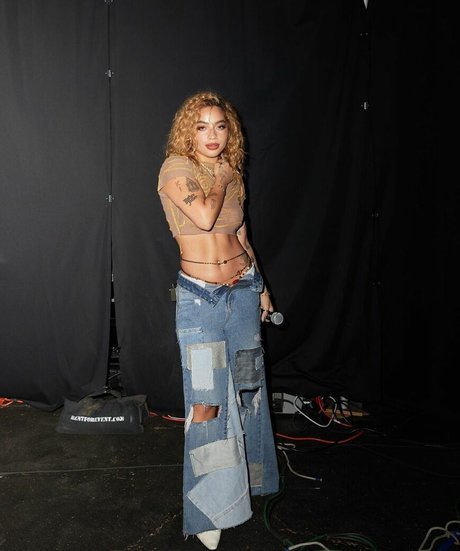 Kiana Lede erwachsene erotische fotos