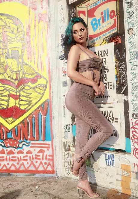 flachbrüstige onlyfans heiße pornografische bild