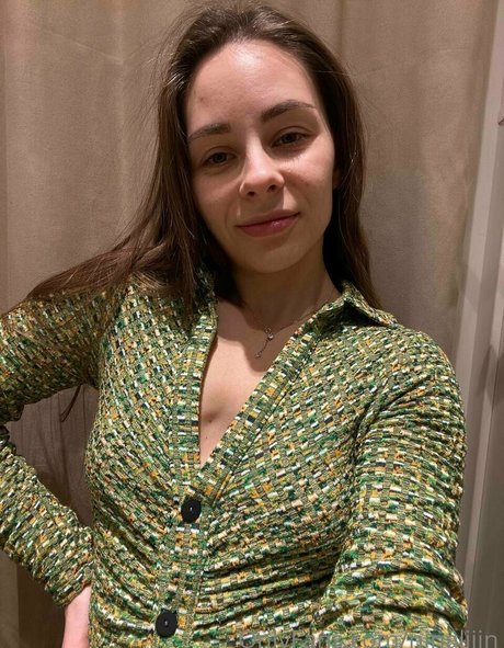 ninaliiin perfekte nacktheit foto