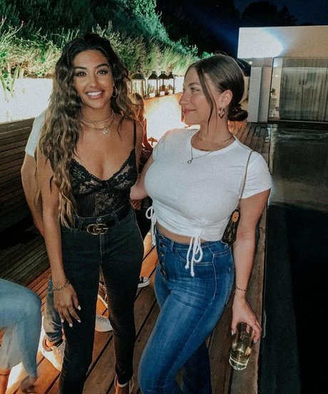 muttermilch-onlyfans kunst erotische bild