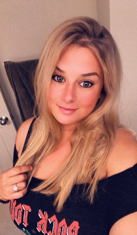 Ashley Dawn model galerien