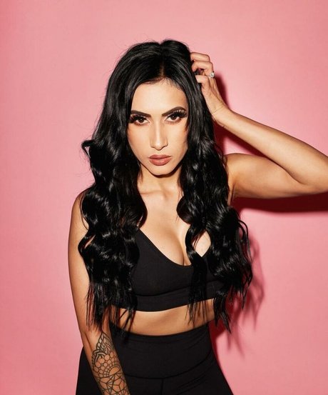 Cristina Vee nackt schöne archiv