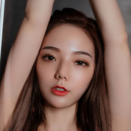 Chuchu0526 model bilder