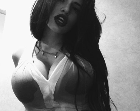 böse onlyfans hübsche erotische bild