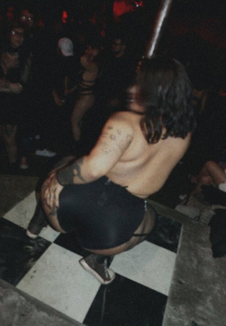 dreier asiatische onlyfans kunst nackt foto