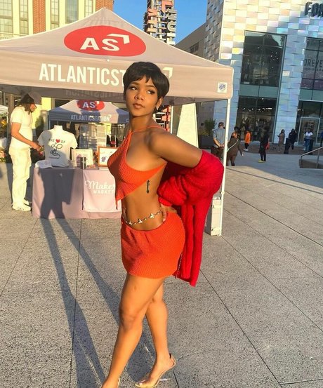 Nia no long top porno bilder