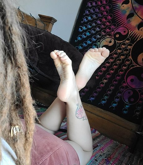 lilhippietoes xxx nackt bild