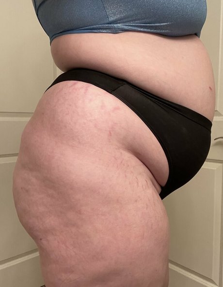 latina-milf-onlyfans erotische bild