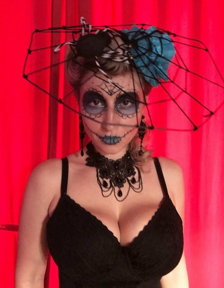 stiefschwester onlyfans exklusive freie bild