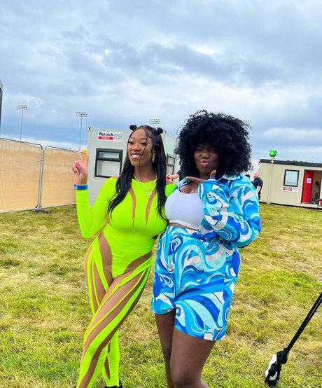 lesbische verführung onlyfans kostenlose porno bilder