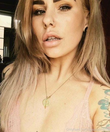 waifu-onlyfans nackt sexy bilder