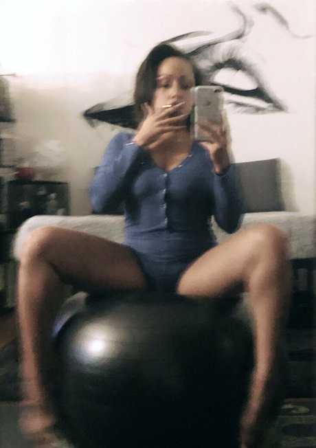 jasminereyez model akt bild