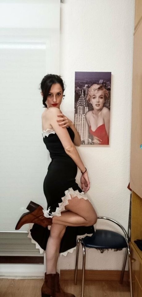 zierliche milf onlyfans erotische hübsche galerie