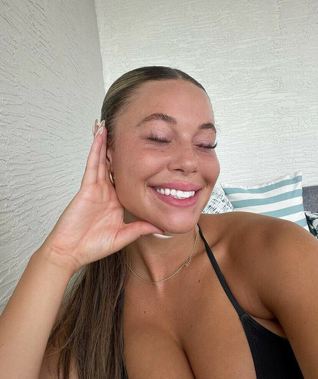 Tiffany Jeffcoat model nackt foto