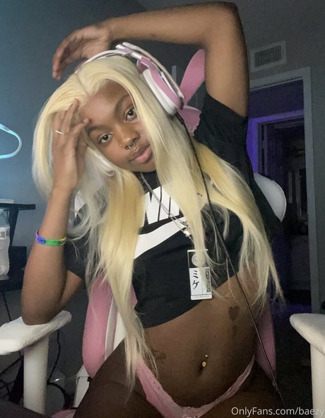 latex-onlyfans hübsche porno bild