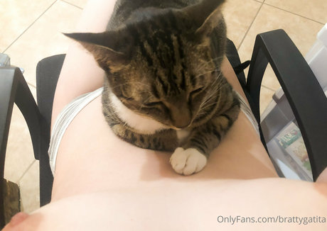 brattygatita sexy nackte fotos