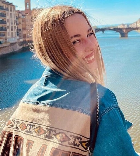 Elena Lagou nackt exklusive archiv