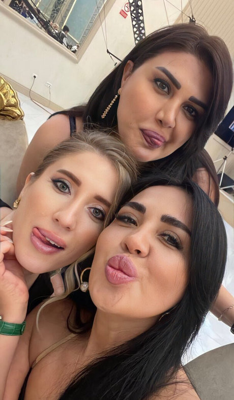 Blueyedrussian erwachsene nackte bild