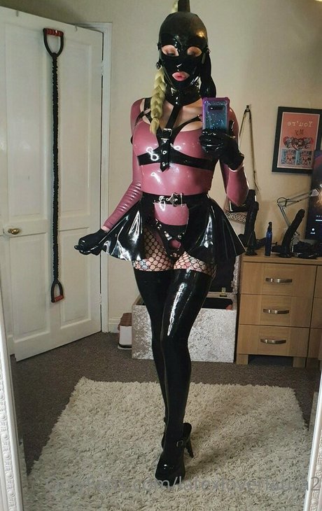 latexloverlaura2 nackt akt galerien