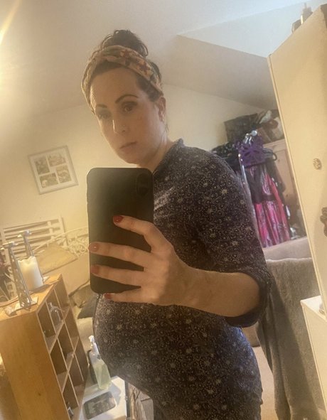 Pregnant English Rose exklusive nackten galerien