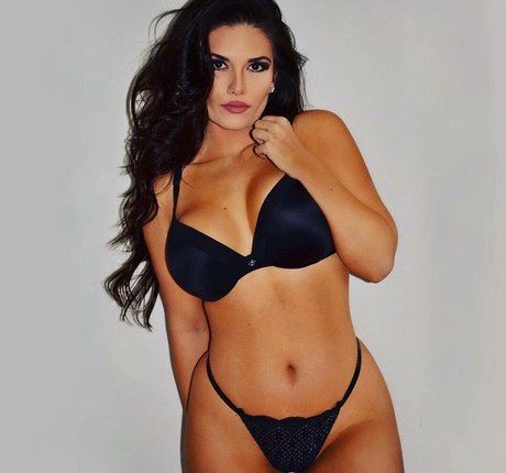 Derynn Paige xxx top bild