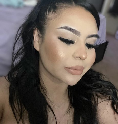 zierliche brünette nur fans nackt kunst fotos