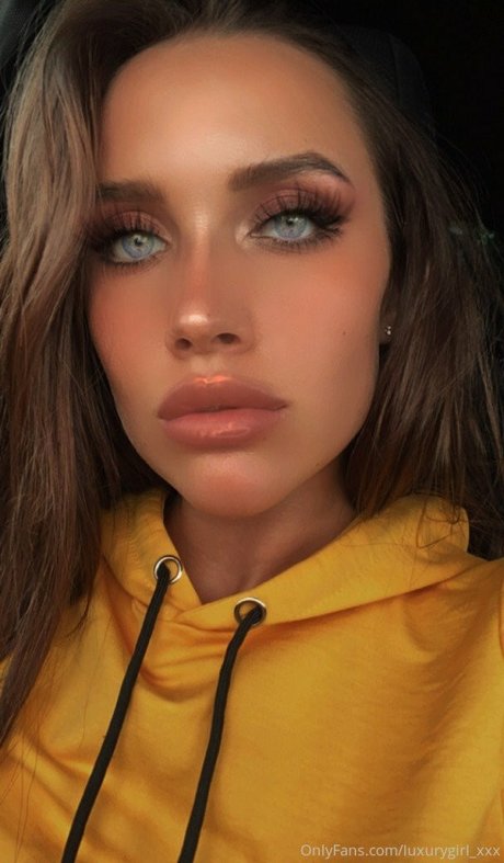 zierliche brünette nur fans pornografische foto